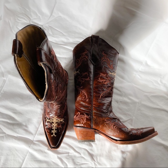 Circle g cross deals embroidered cowgirl boots